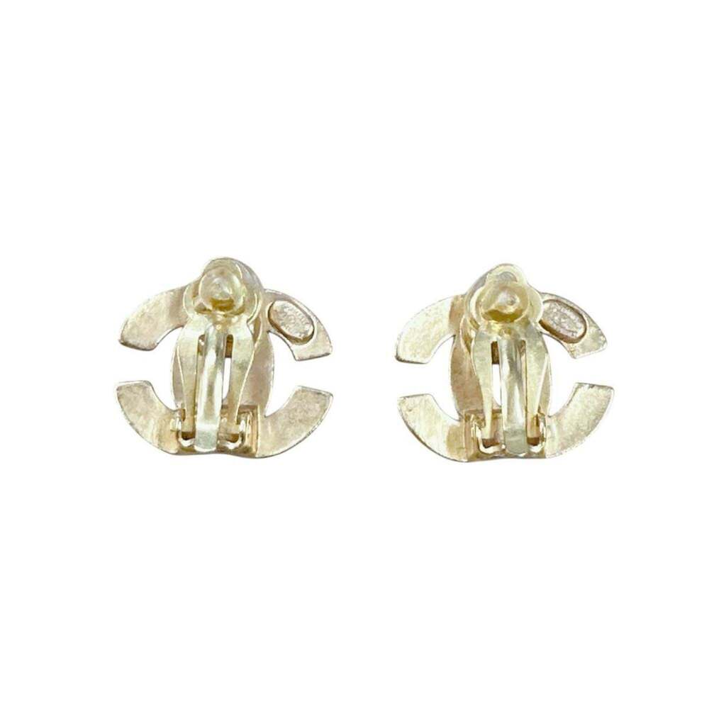 CHANEL Vintage Gold Logo Earrings - Picture 5 of 7